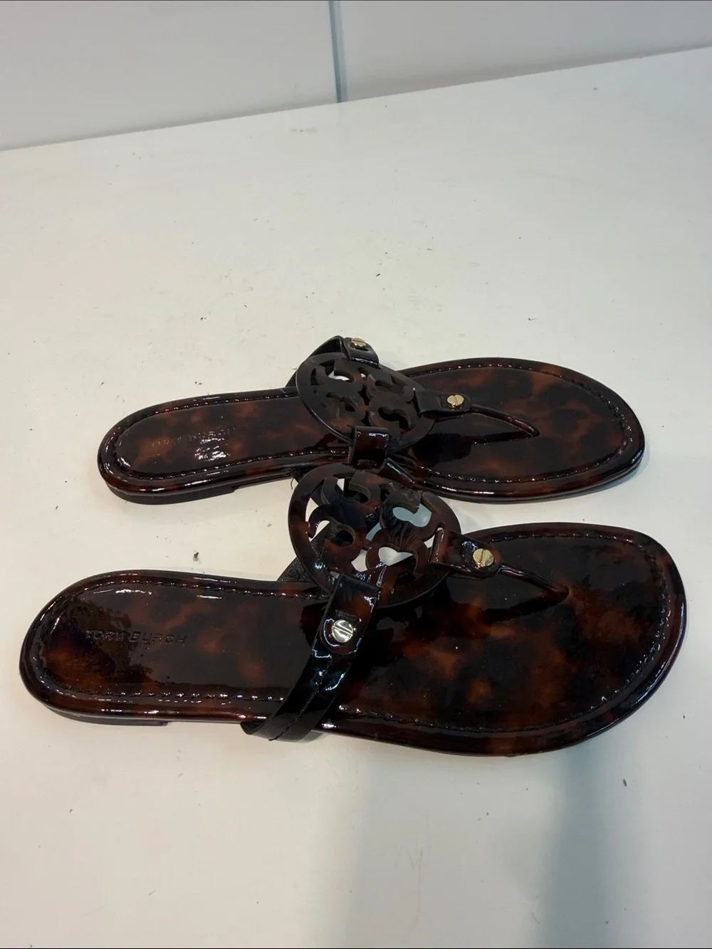 Used Tory Burch sz 8.5 Tortoiseblank Jelly Flip Sandals with Logo Medallion